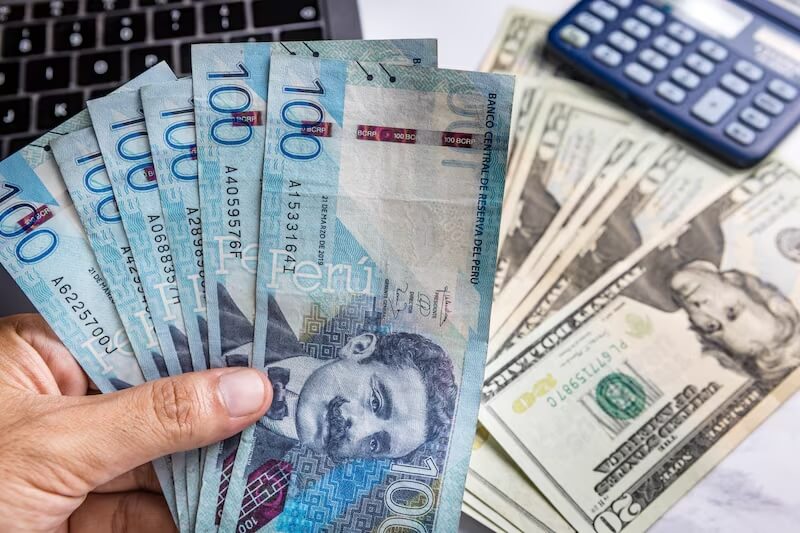 Caída del dólar en Perú: por qué ocurre, quiénes ganan y quiénes pierden